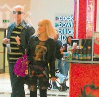 Мартина строи нов палат на Слави, танцьорката командори майстори и архитекти
