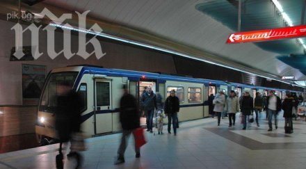 ученици четат стихове христо ботев софийското метро