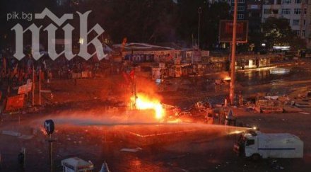 сълзотворен газ водни оръдия годишнината таксим