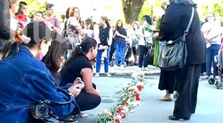 старозагорци отрупаха улицата където загина годишният паоло цветя свещи снимки