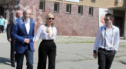 синът местан фен конспиративните теории снимки