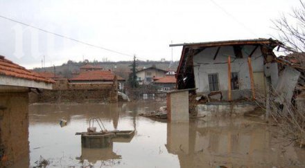къщи откъснати света село априлово потопа