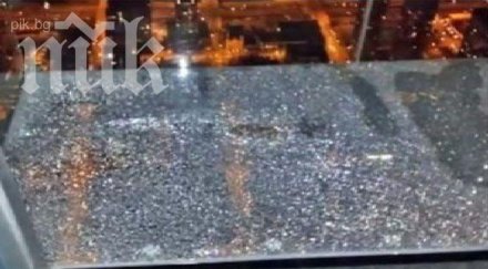 туристи пищяха ужас 103 етаж стъклен пропука краката видео