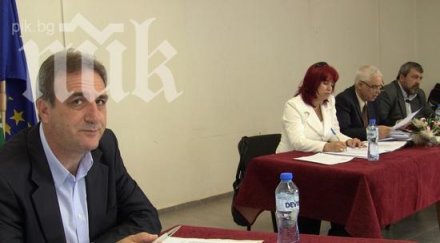 кметът айтос самозабрави цяла година занимава общинските съветници вилата