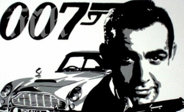 Джеймс Бонд оживява в бестселъра на годината! Соло превзе книжарниците и у нас този уикенд!