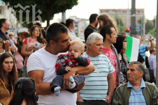 Бащи излязоха на протест за защита на детските права