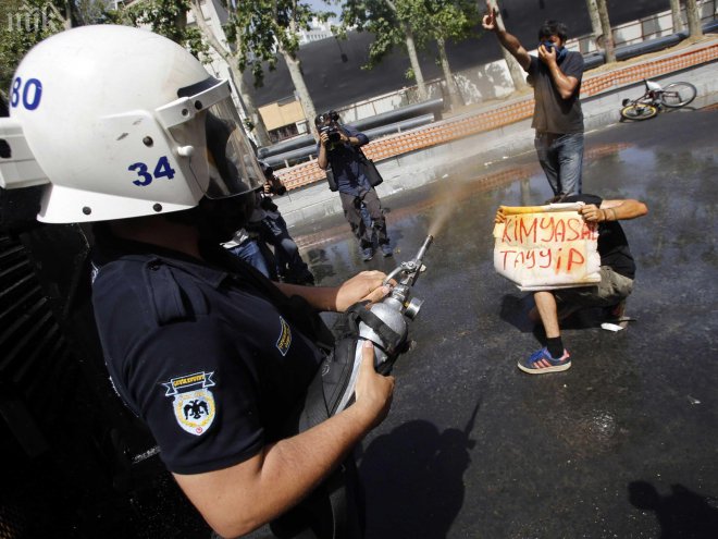 При сблъсъците в Истанбул са задържани над 150 души