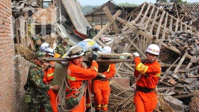 Трус в Китай срина 3400 къщи, евакуирани са 45 000 души