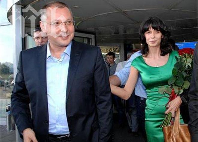 Моника излезе от депресията. Нахъсва Сергей да катурне Орешарски и да стане премиер. Само Доган може да ни спаси от тази семейна лудост...