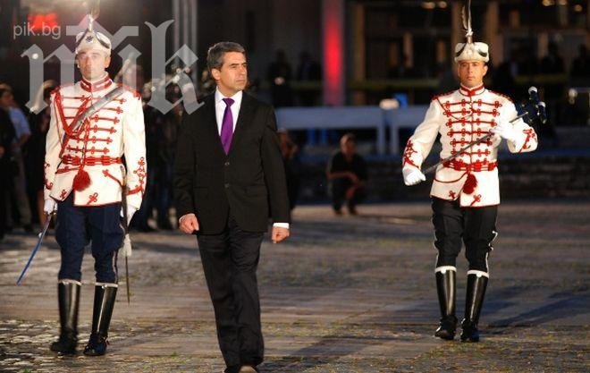 Президентът пристигна във Враца, ще празнува Деня на Ботев