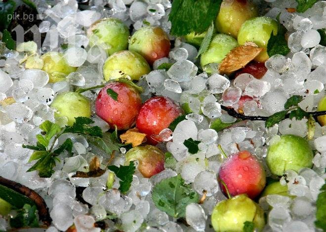 Синоптици от БАН: Студ, градушки и опасни мълнии до средата на седмицата, после - жега и температури до 31º