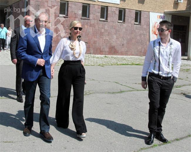 Синът на Местан - фен на конспиративните теории (снимки)