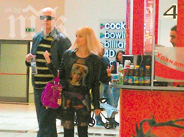 Мартина строи нов палат на Слави, танцьорката командори майстори и архитекти
