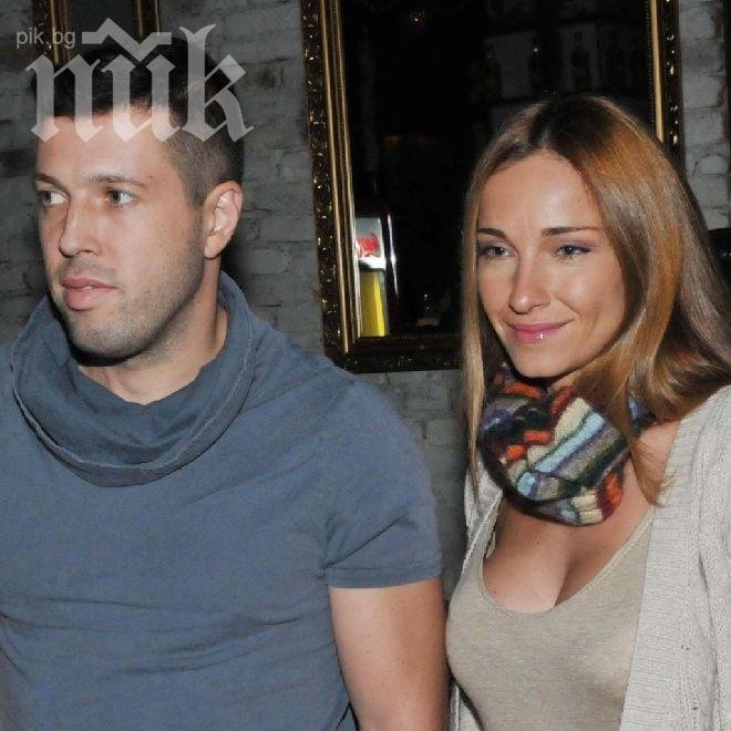 Алекс Раева вдига сватба в чужбина