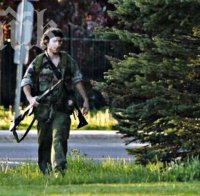 Младеж застреля трима полицаи и рани други двама в Канада, не могат да го хванат