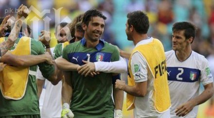 италия сензационна издънка футболно джудже