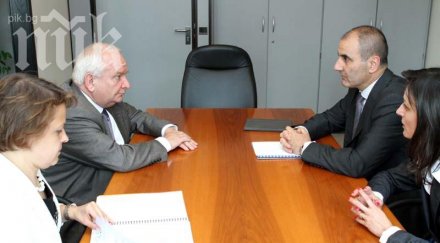 шефът енп жозеф дол показа червен картон кабинета орешарски