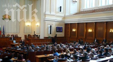 три закона гласуват депутатите