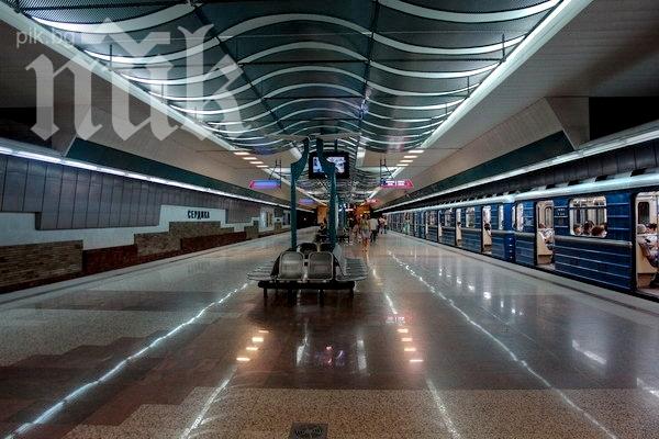 Метрото стига до летището през април
