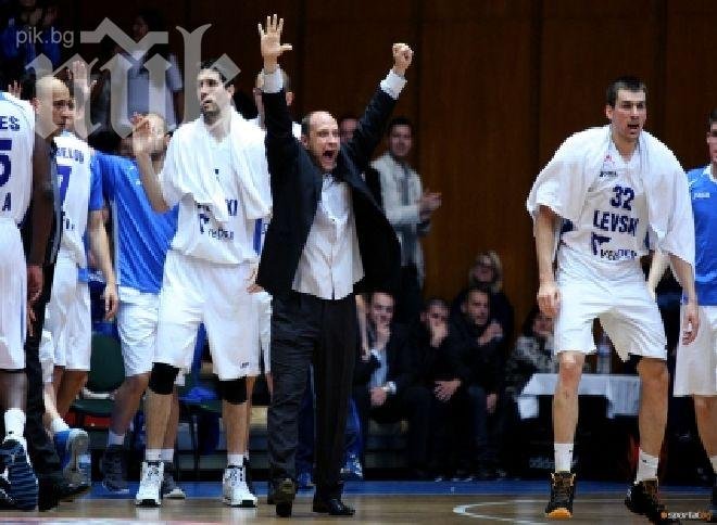 Сините свалиха Лукойл от върха и са шампиони