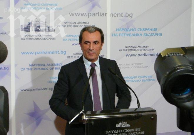 Театро! Орешарски обясни, че предложеният от Местан за министър не бил утвърден окончателно