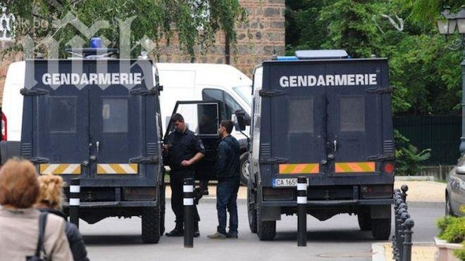 Преквалифицират охранителите в селата за шофьори и лекари