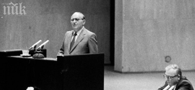 Бивш седесар сложи портрет на Тато в колата си