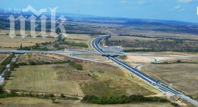 Рейс с поляци в зрелищна катастрофа на магистрала Тракия , заби се в канавка