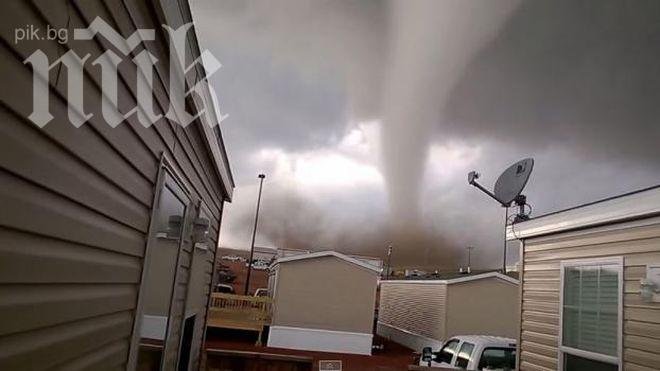 Едно доказателство, че торнадата са най-впечатляващото нещо в природата (спиращо дъха видео)