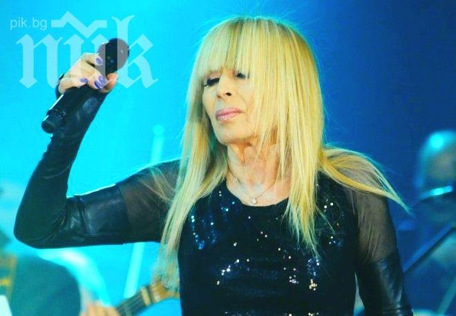 Лили в треска преди турнето – движи се с кордон от мутри в Плевен!
