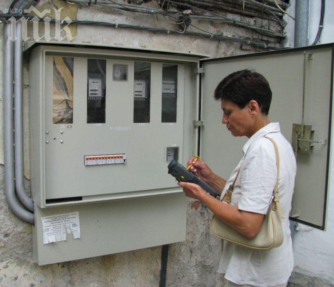 ЧЕЗ скочиха на ДКЕВР за безплатното включване при наплатен ток
