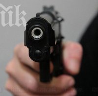 Ватман извади пистолет на пътник!