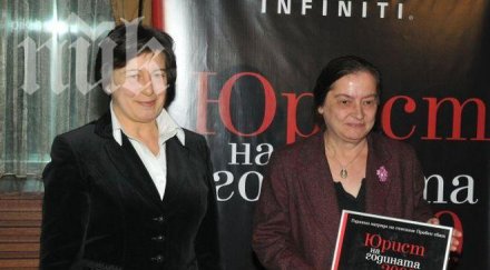 юрист трудно гради демокрация гласува