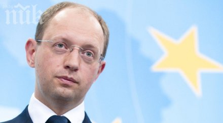 яценюк президентът парламентът кабинетът министрите действат едно цяло