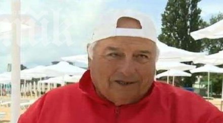 годишен ветеран спасява хора плажа златни пясъци