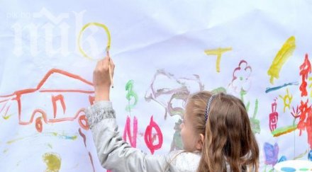 родителите крият децата банята