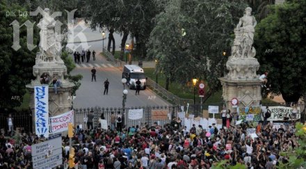 хиляди протестираха испания против монархията