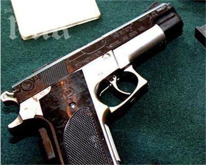 Младеж стреля по четирима с газов пистолет в Шумен