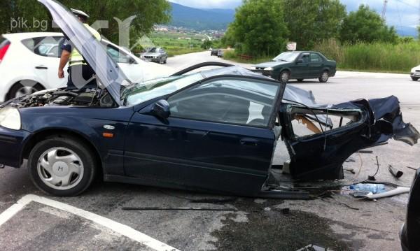 Зверска катастрофа край пловдивския Бевърли хилс - Форд се заби със 150 км/ч в Хонда