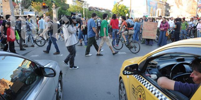 Майки излизат на протест срещу убийствата на деца