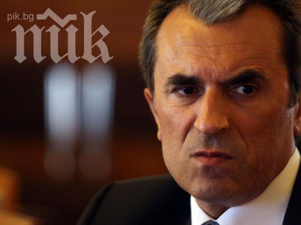 Орешарски отчете на хартия стабилност в икономиката и борба с корупцията