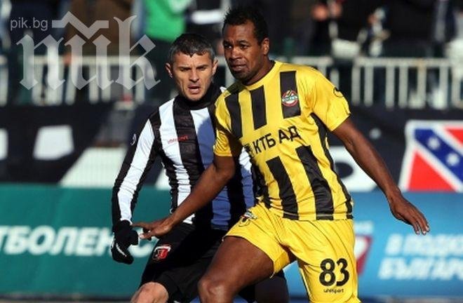 Любо Пенев развъртя метлата  в Ботев (Пловдив)