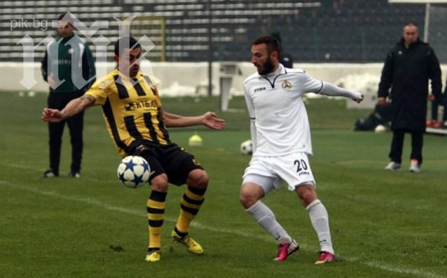 Славия изгони национал по телефона