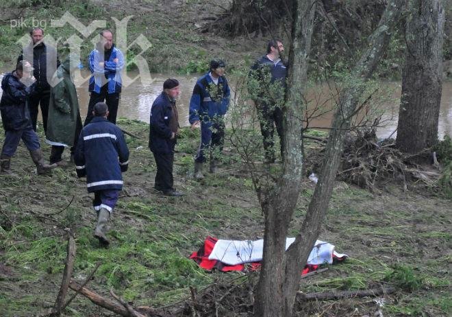 Два пъти за една нощ преляла реката в село Побит камък