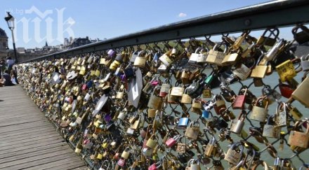 мост париж срути заради любовни катинари