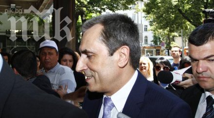 първо пик орешарски пристигна пленума бсп зверска охрана пази журналистическите въпроси безмълвен снимки