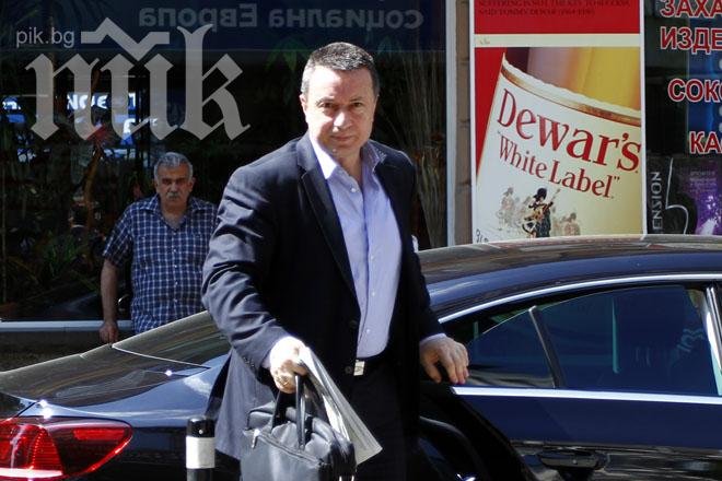 Първо в ПИК! Суетня на „Позитано“ преди пленума, Янаки и Мая дойдоха, Станишев още го няма, тайно се надяват за Орешарски 