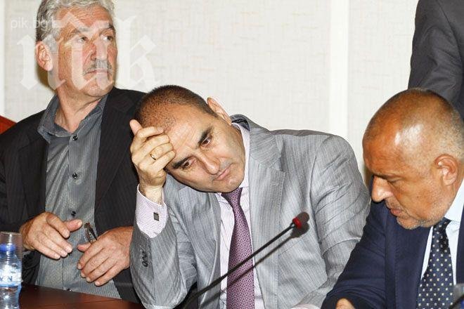 Цветанов: Станишев се опитва да спаси лидерския си пост с избори през юли