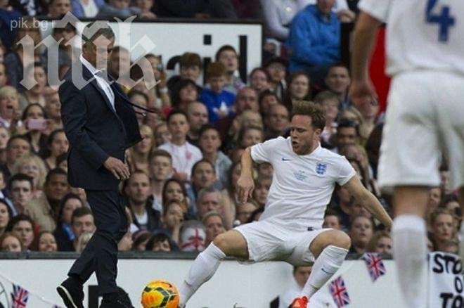 Шоу! Моуриньо влезе на терена и спъна играч (видео)