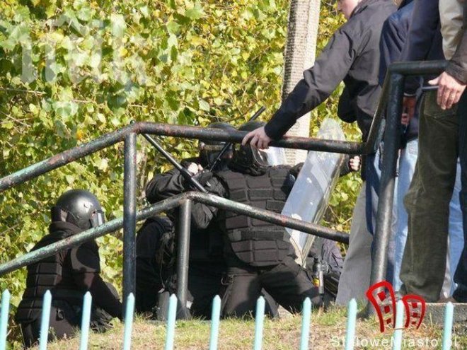 Бразилия затваря границите си за аржентински футболни хулигани